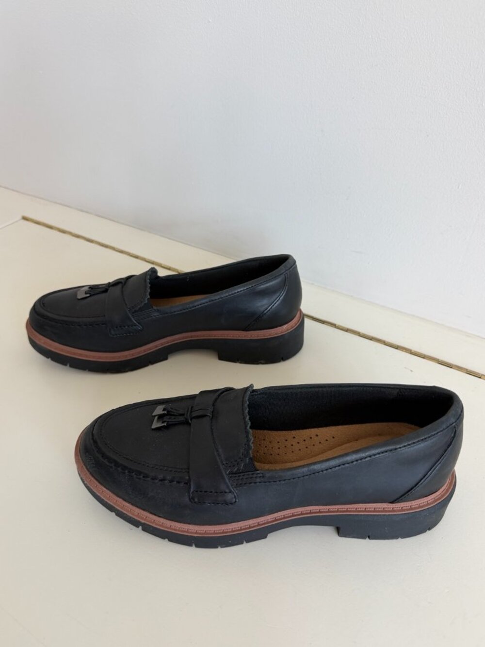 Clarks Collection Black Leather Tassel Lug Sole Loafers Women’s 6.5 M